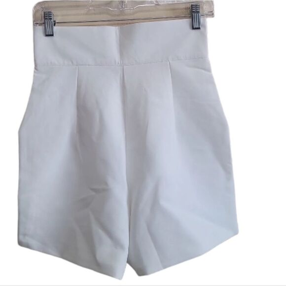 Giftzzi Shop Women's White High-Waisted Shorts Size Medium - Picture 3 of 7